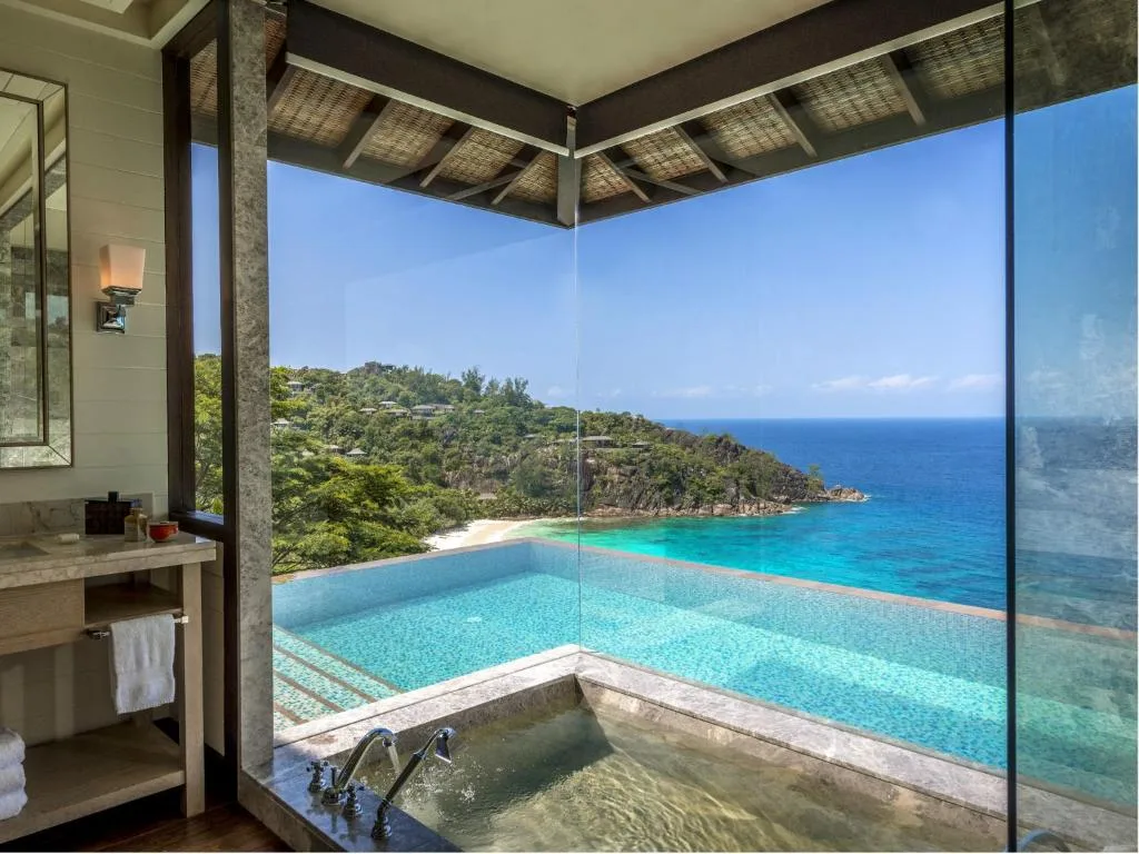 TOP 10 HONEYMOON DESTINATIONS
Four Seasons Seychelles